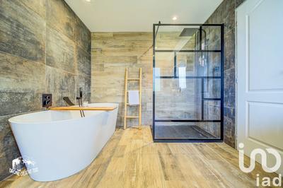 Maison - 219 m² - 9 pièces