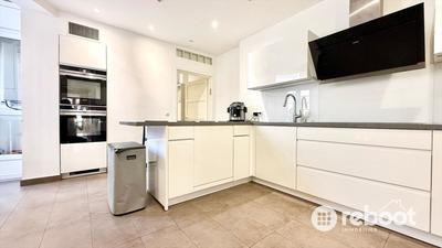 Appartement - 150 m² - 6 pièces