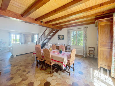 Maison contemporaine - 263 m² - 7 pièces