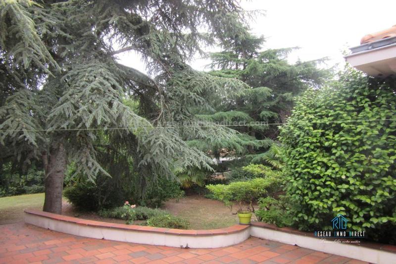 Propriété - 276 m² - 6 pièces