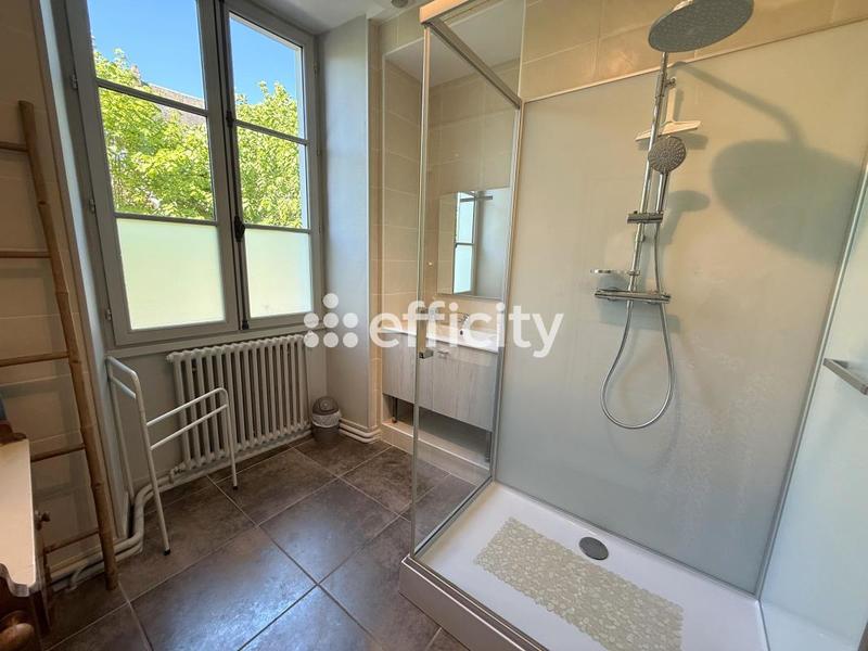 Maison - 205 m² - 6 pièces