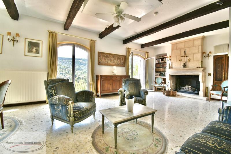 Maison - 260 m² - 7 pièces