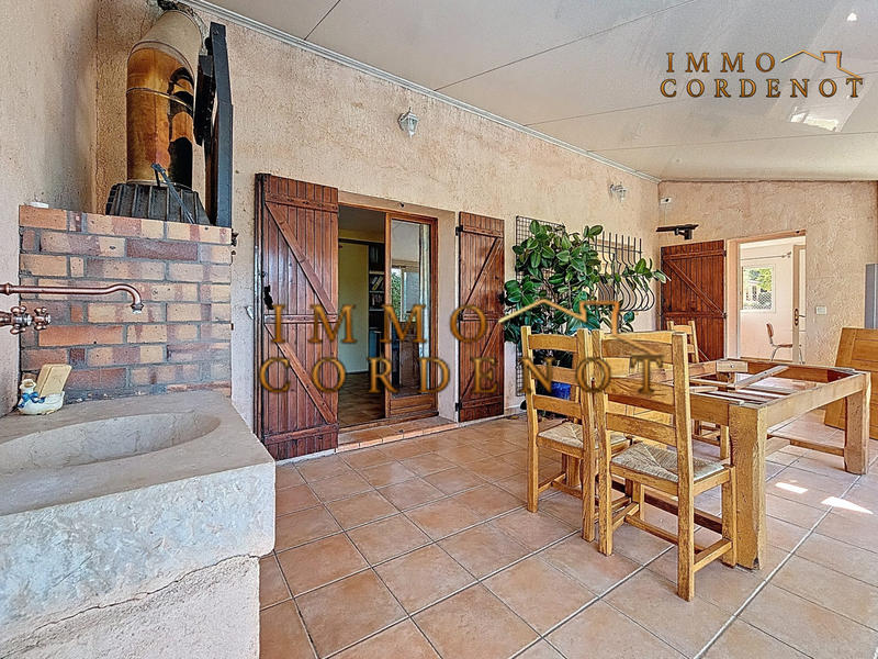 Villa - 184 m² - 6 pièces