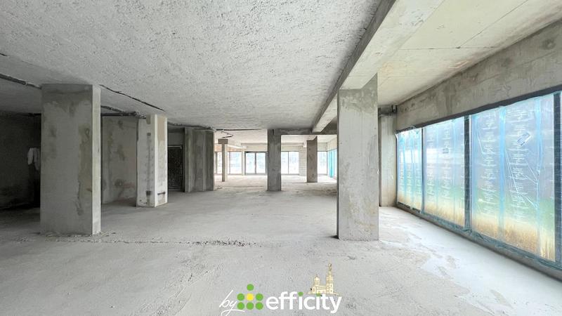 Bureau - 250 m² - 1 pièce