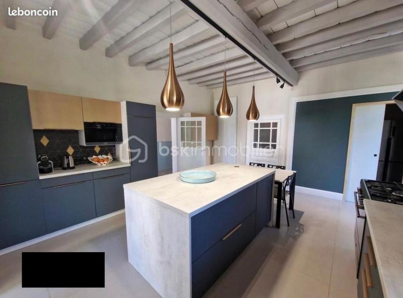 Demeure - 225 m² - 6 pièces