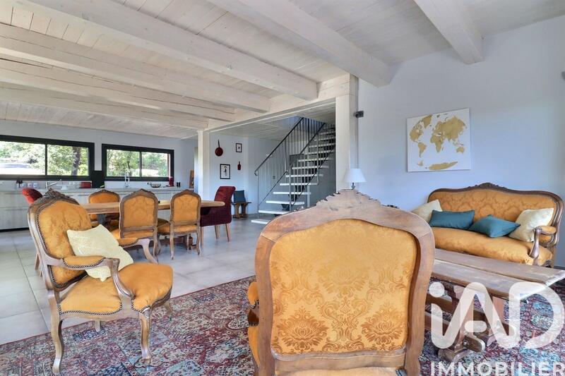 Maison - 305 m² - 10 pièces