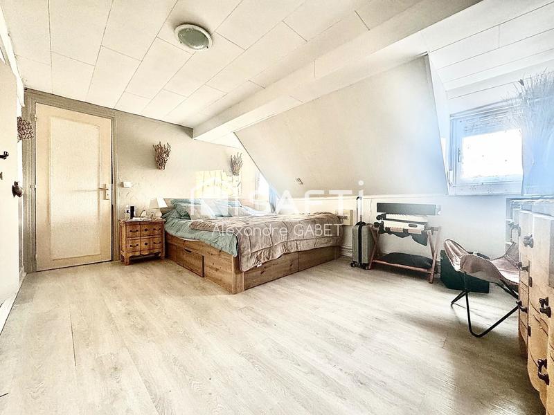 Maison - 160 m² - 8 pièces