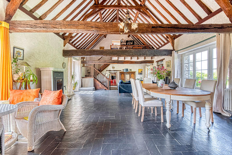 Maison - 228 m² - 8 pièces