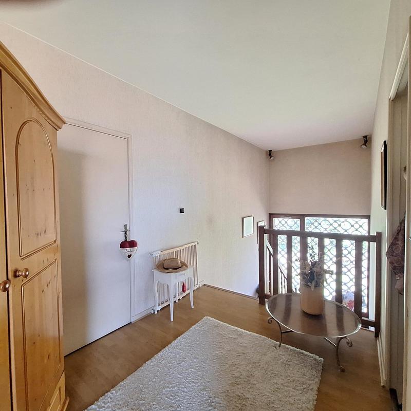 Maison - 262 m² - 7 pièces