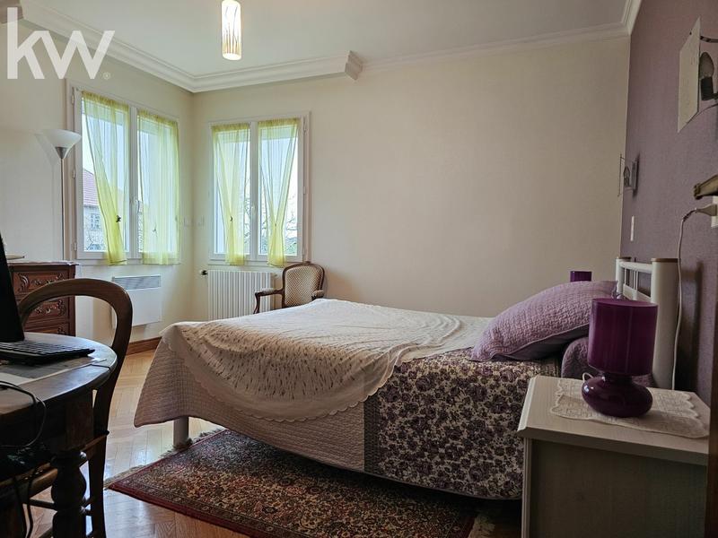 Maison - 220 m² - 7 pièces