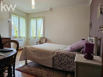 Maison - 220 m² - 7 pièces