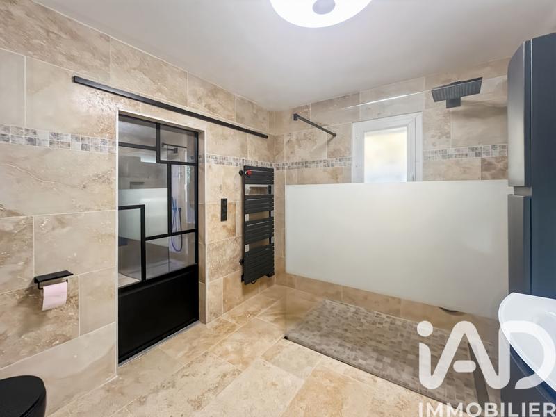 Maison - 228 m² - 10 pièces