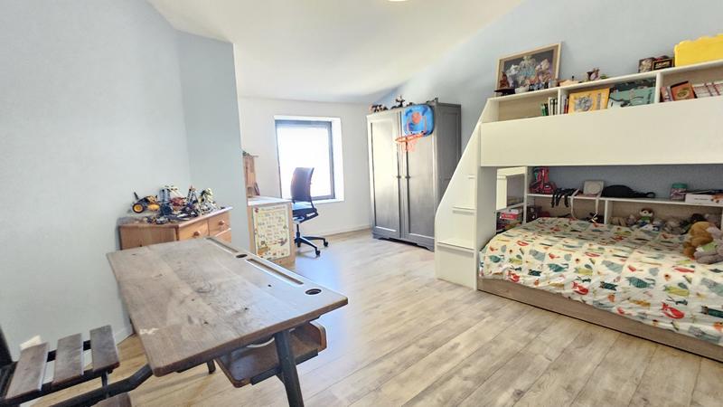 Maison - 203 m² - 9 pièces