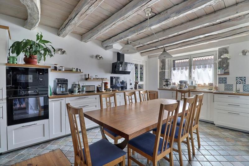 Maison - 210 m² - 7 pièces