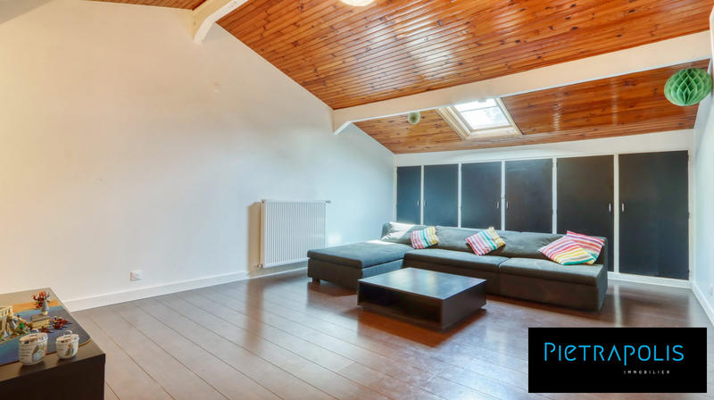 Maison - 220 m² - 9 pièces