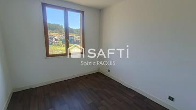 Maison - 92 m² - 5 pièces