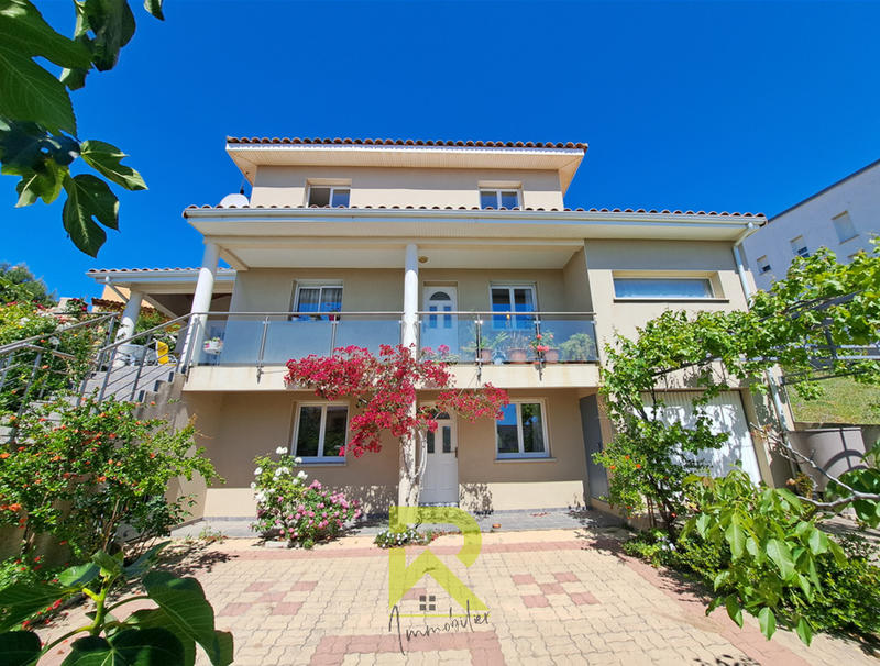 Villa - 180 m² - 7 pièces