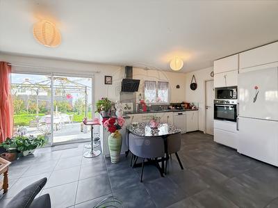 Maison - 90 m² - 5 pièces