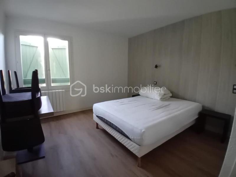 Maison - 260 m² - 12 pièces