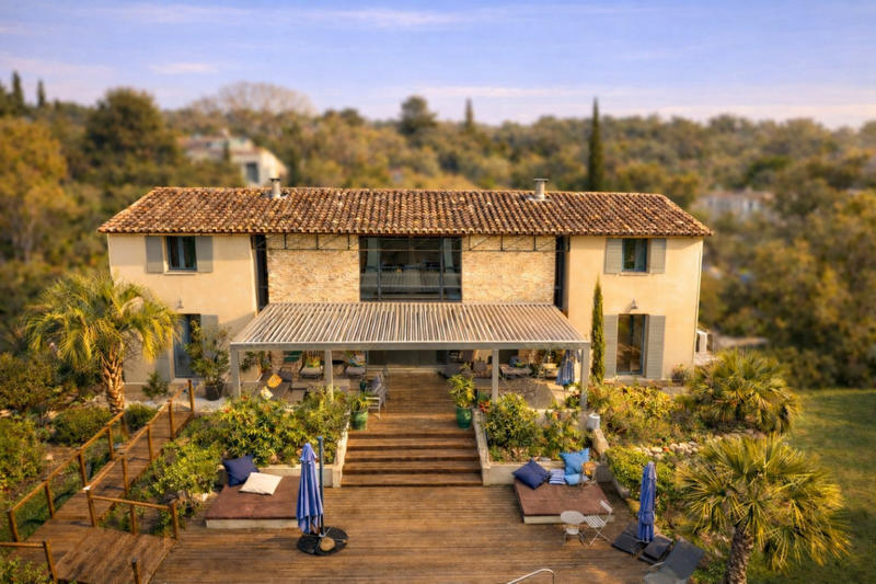 Maison - 240 m² - 5 pièces