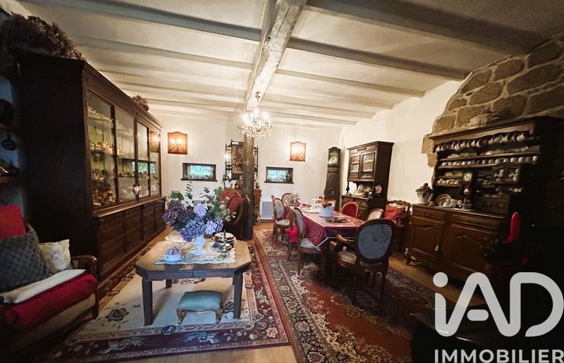 Maison - 255 m² - 16 pièces