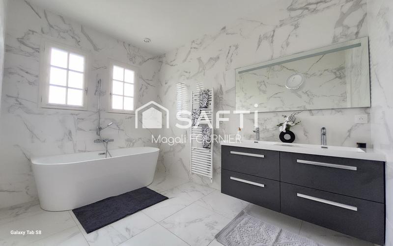 Maison - 230 m² - 9 pièces