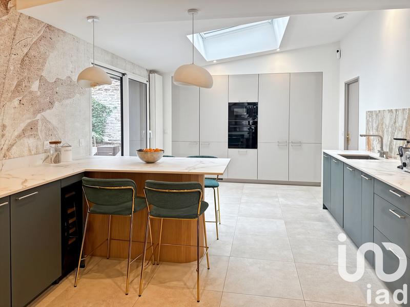 Maison - 220 m² - 7 pièces