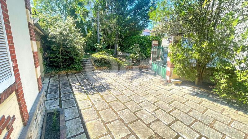 Maison de maîtres - 230 m² - 9 pièces