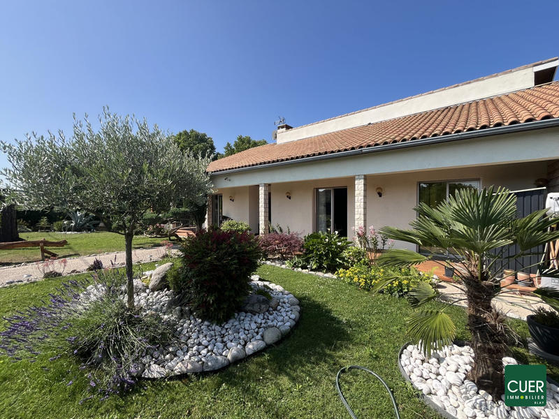 Maison - 245 m² - 9 pièces