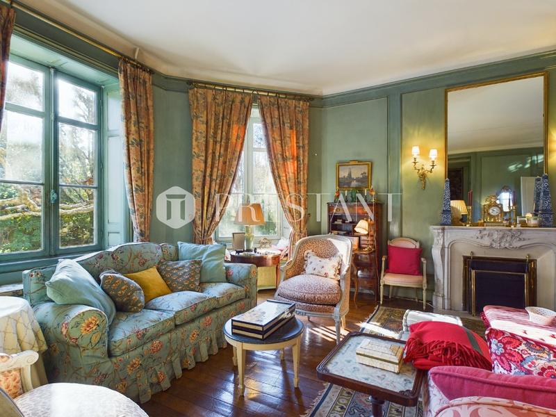 Maison - 800 m² - 20 pièces