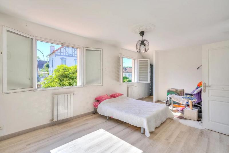 Maison - 223 m² - 8 pièces