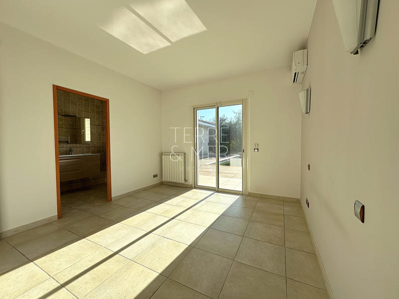 Maison - 180 m² - 6 pièces