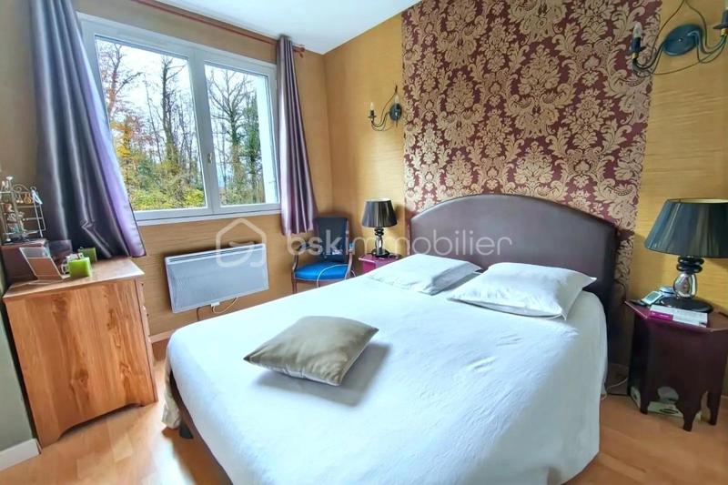 Maison - 215 m² - 8 pièces