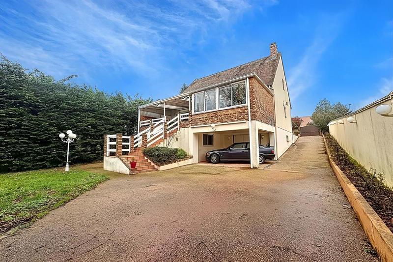 Maison - 195 m² - 8 pièces