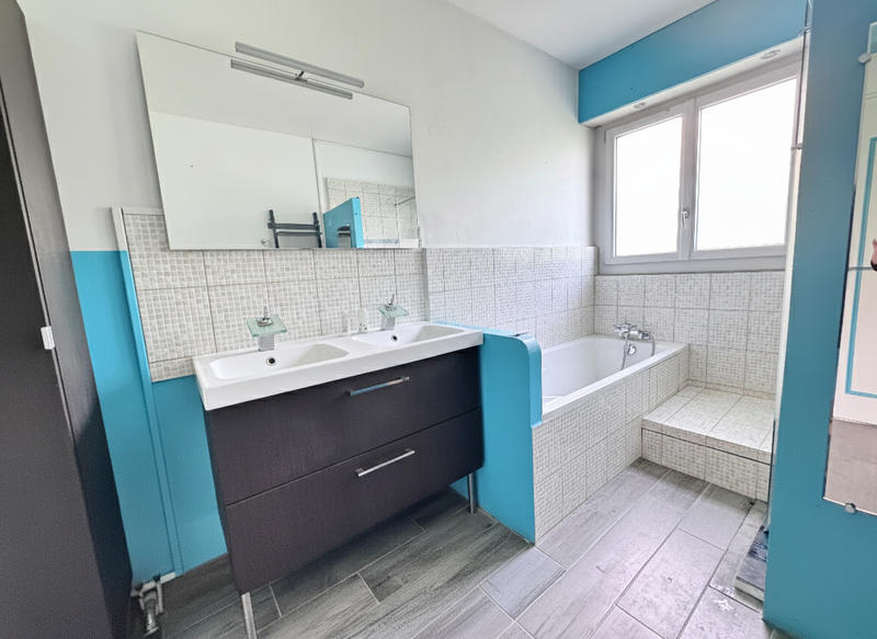 Maison - 198 m² - 9 pièces