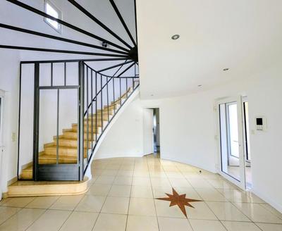 Maison - 280 m² - 7 pièces