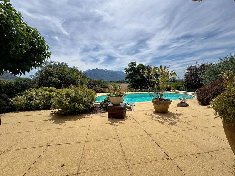 Maison - 172 m² - 10 pièces