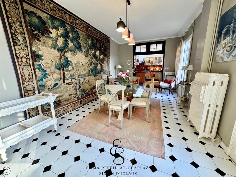 Villa - 230 m² - 11 pièces