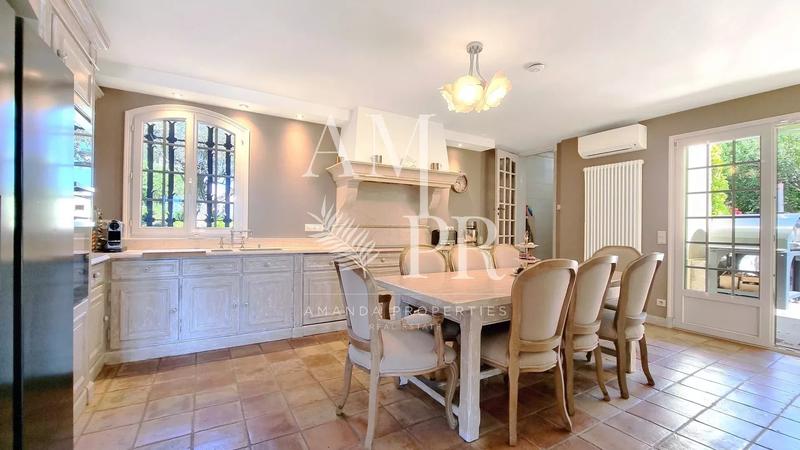 Maison - 273 m² - 7 pièces