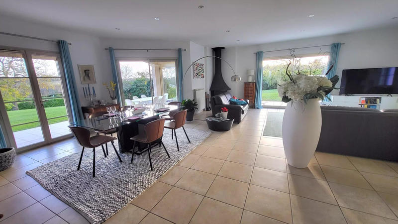 Maison - 204 m² - 5 pièces