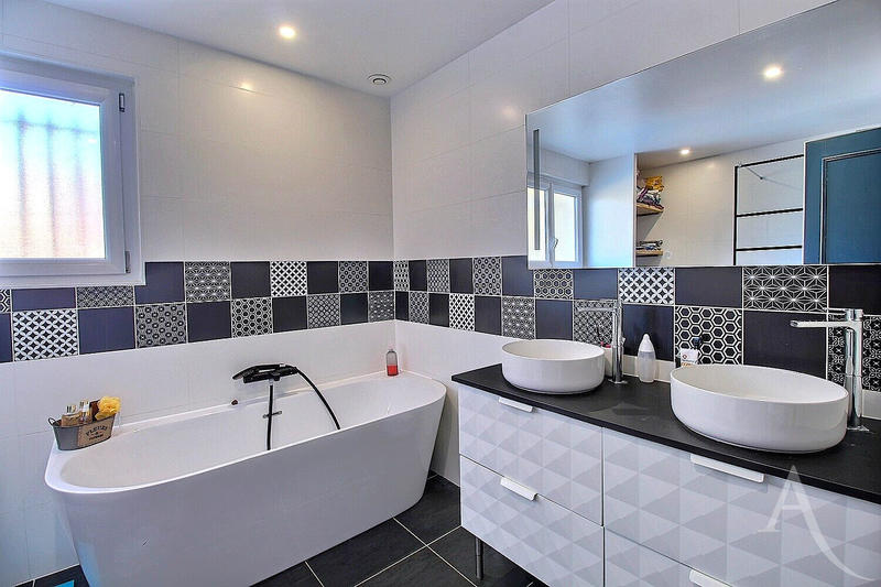 Maison - 157 m² - 8 pièces