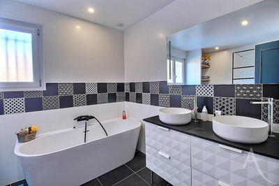 Maison - 157 m² - 8 pièces