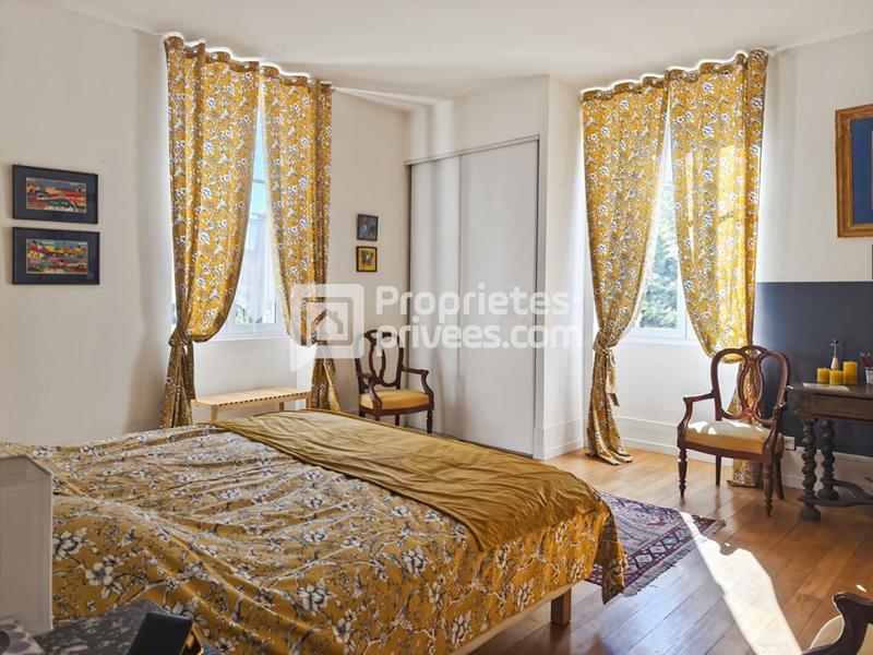 Maison - 238 m² - 8 pièces