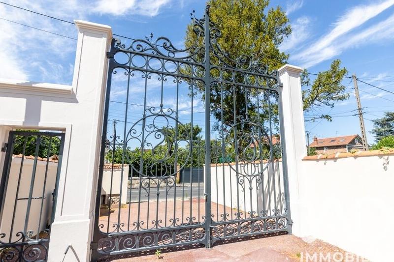 Maison - 216 m² - 7 pièces