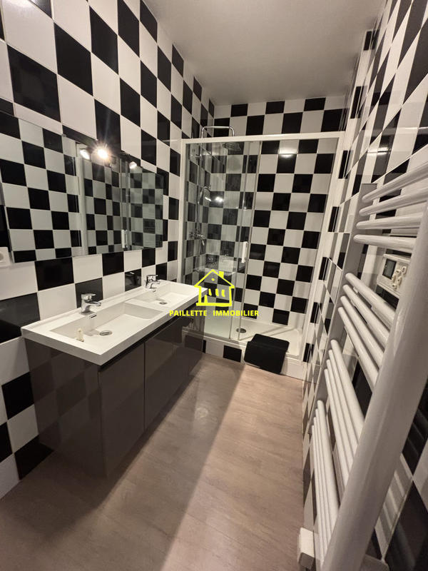 Appartement - 15 m² - 8 pièces