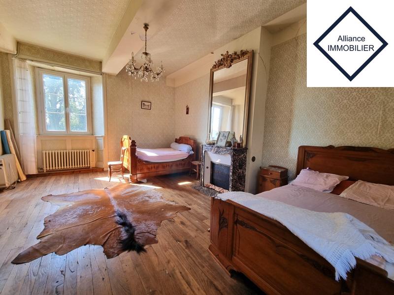 Maison ancienne - 195 m² - 6 pièces