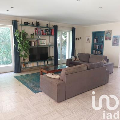 Maison - 215 m² - 8 pièces