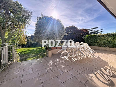 Maison - 210 m² - 9 pièces