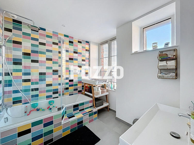 Maison - 223 m² - 8 pièces