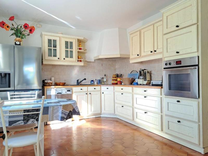 Villa - 234 m² - 9 pièces